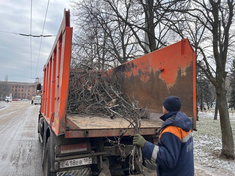 МУП «Простор» ежедневно выполняет все необходимые работы по содержанию городских улиц МУП «Простор» ежедневно выполняет все необходимые работы по содержанию городских улиц