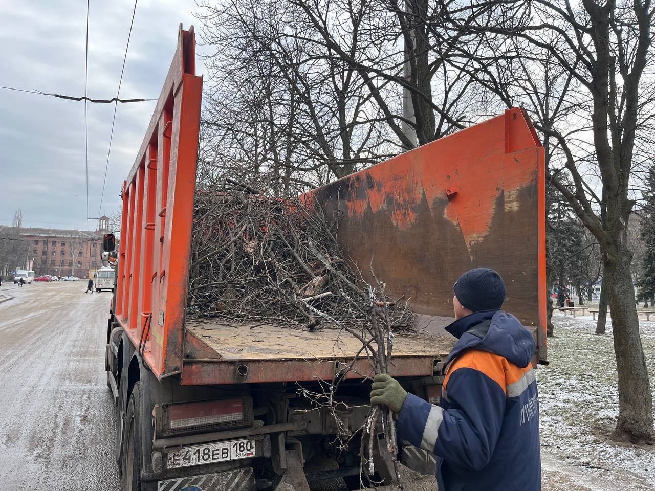 МУП «Простор» ежедневно выполняет все необходимые работы по содержанию городских улиц МУП «Простор» ежедневно выполняет все необходимые работы по содержанию городских улиц