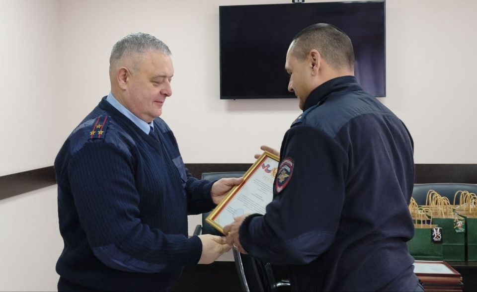 Стражи правопорядка патрулируют улицы в Горловке Стражи правопорядка патрулируют улицы в Горловке