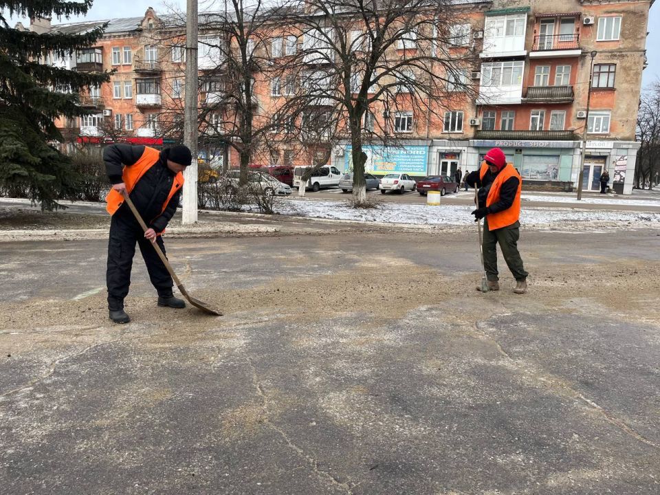 МУП «Простор» ежедневно выполняет все необходимые работы по содержанию городских улиц МУП «Простор» ежедневно выполняет все необходимые работы по содержанию городских улиц