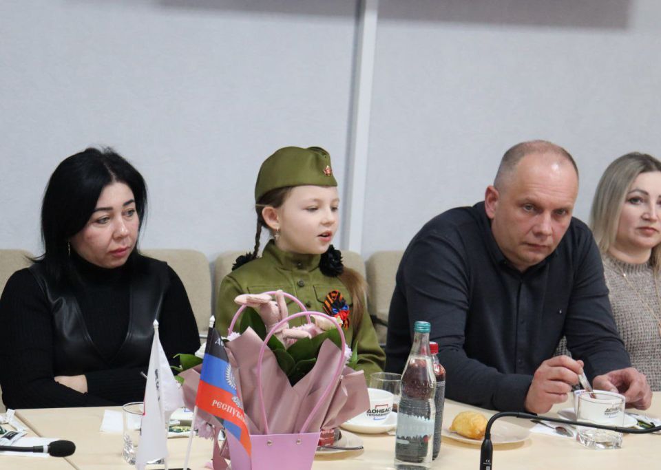 В ГУП ДНР «ДОНБАССТЕПЛОЭНЕРГО» СОСТОЯЛОСЬ ЧАЕПИТИЕ С УЧАСТНИКАМИ СВО И ЧЛЕНАМИ ИХ СЕМЕЙ В ГУП ДНР «ДОНБАССТЕПЛОЭНЕРГО» СОСТОЯЛОСЬ ЧАЕПИТИЕ С УЧАСТНИКАМИ СВО И ЧЛЕНАМИ ИХ СЕМЕЙ