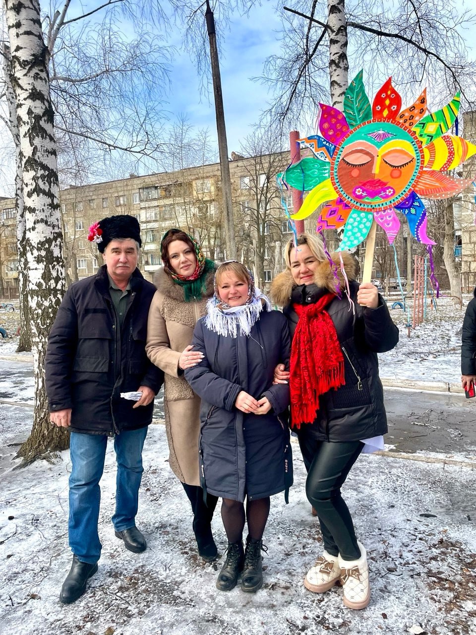 Единороссы Калининского района Горловки проводили Масленицу Единороссы Калининского района Горловки проводили Масленицу