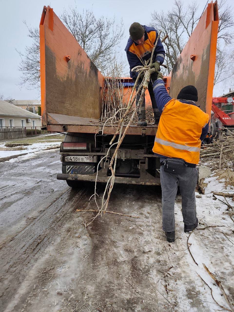 МУП «Простор» ежедневно выполняет все необходимые работы по содержанию городских улиц МУП «Простор» ежедневно выполняет все необходимые работы по содержанию городских улиц
