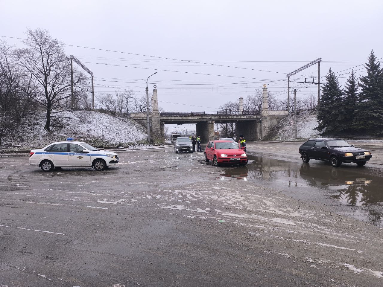 Автоинспекторы контролируют безопасность дорожного движения в Горловке Автоинспекторы контролируют безопасность дорожного движения в Горловке