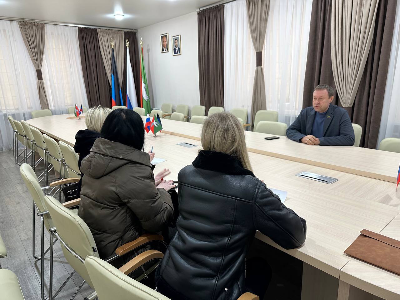 24 февраля 2026 года депутаты Горловского городского совета от фракции «Единая Россия» — Роман Конев, Наталия Ботвина, Олег Сладкевич, Максим Лебедев, Эдуард Полепкин, Елена Кузьмина, Сергей Медведев, Игорь Толкачёв... 24 февраля 2026 года депутаты Горловского городского совета от фракции «Единая Россия» — Роман Конев, Наталия Ботвина, Олег Сладкевич, Максим Лебедев, Эдуард Полепкин, Елена Кузьмина, Сергей Медведев, Игорь Толкачёв...