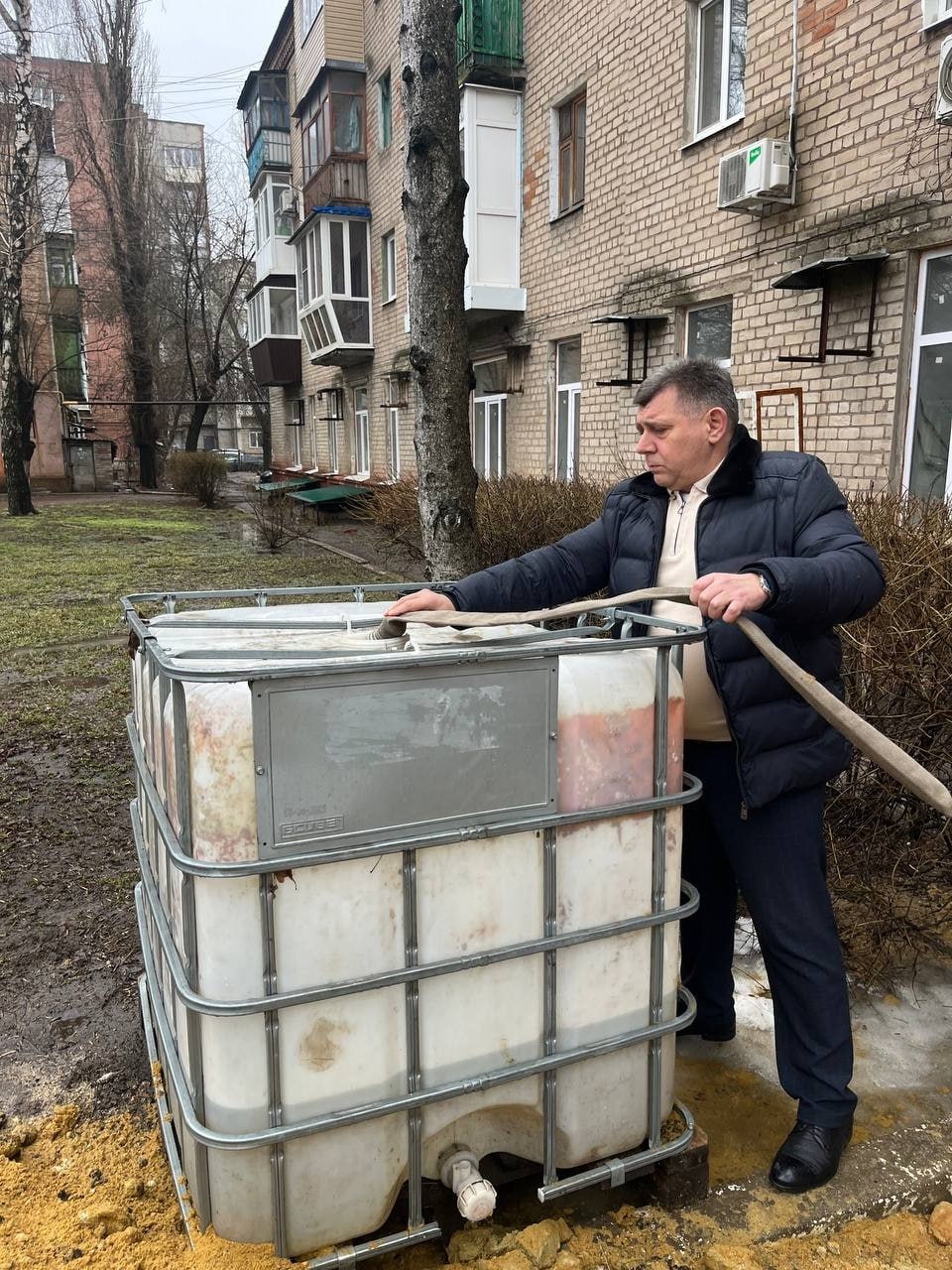 Роман Конев: 25 февраля 2026 года депутаты Горловского городского совета от фракции «Единая Россия» – Сергей Третьяков, Алексей Костин, Александр Бобровский, Николай Гальченко – осуществили адресный подвоз воды и посетили... Роман Конев: 25 февраля 2026 года депутаты Горловского городского совета от фракции «Единая Россия» – Сергей Третьяков, Алексей Костин, Александр Бобровский, Николай Гальченко – осуществили адресный подвоз воды и посетили...