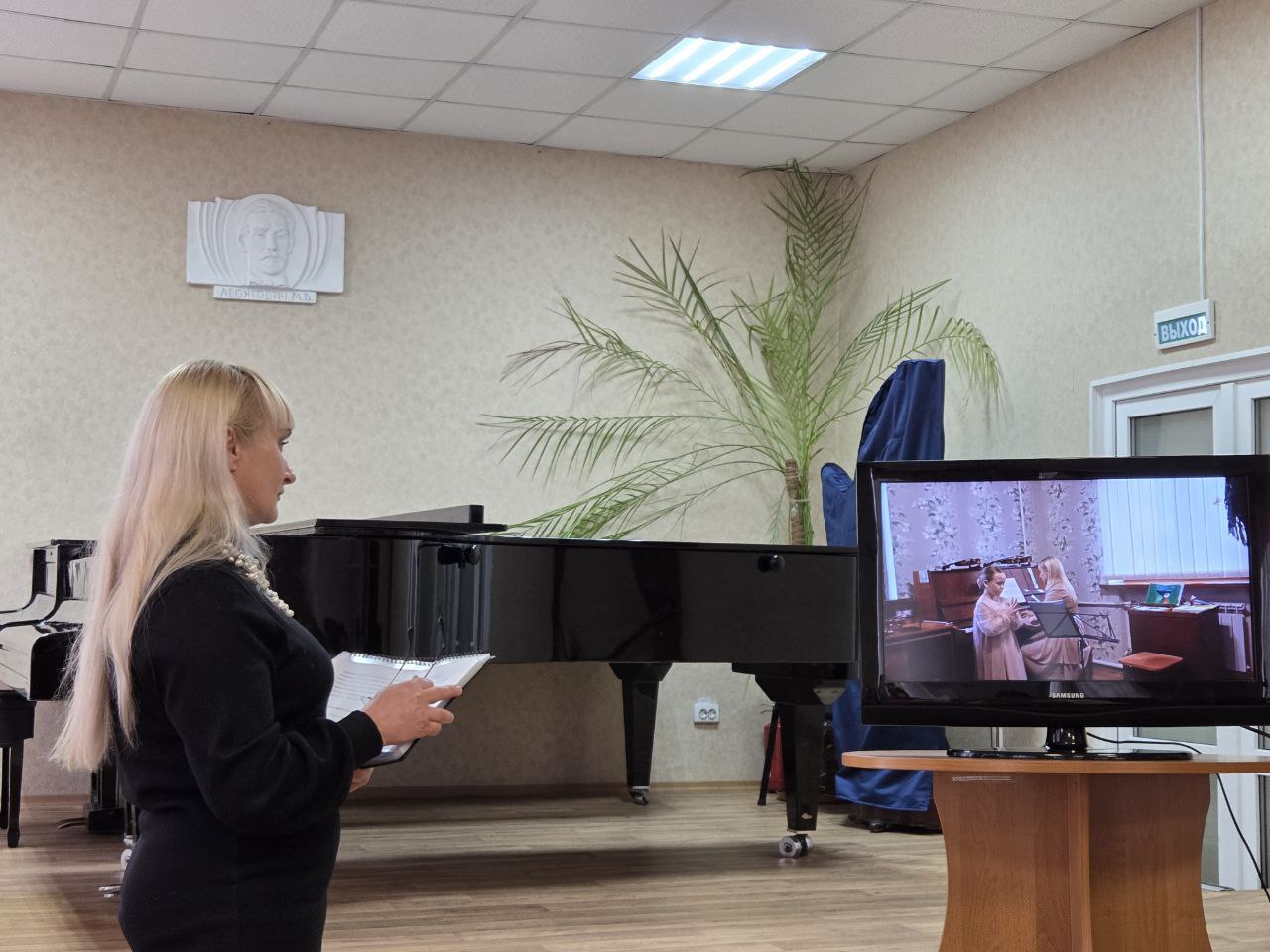 Вдохновляющий «Открытый урок»: педагог из Горловки покорила жюри своим «творческим экспериментом» Вдохновляющий «Открытый урок»: педагог из Горловки покорила жюри своим «творческим экспериментом»