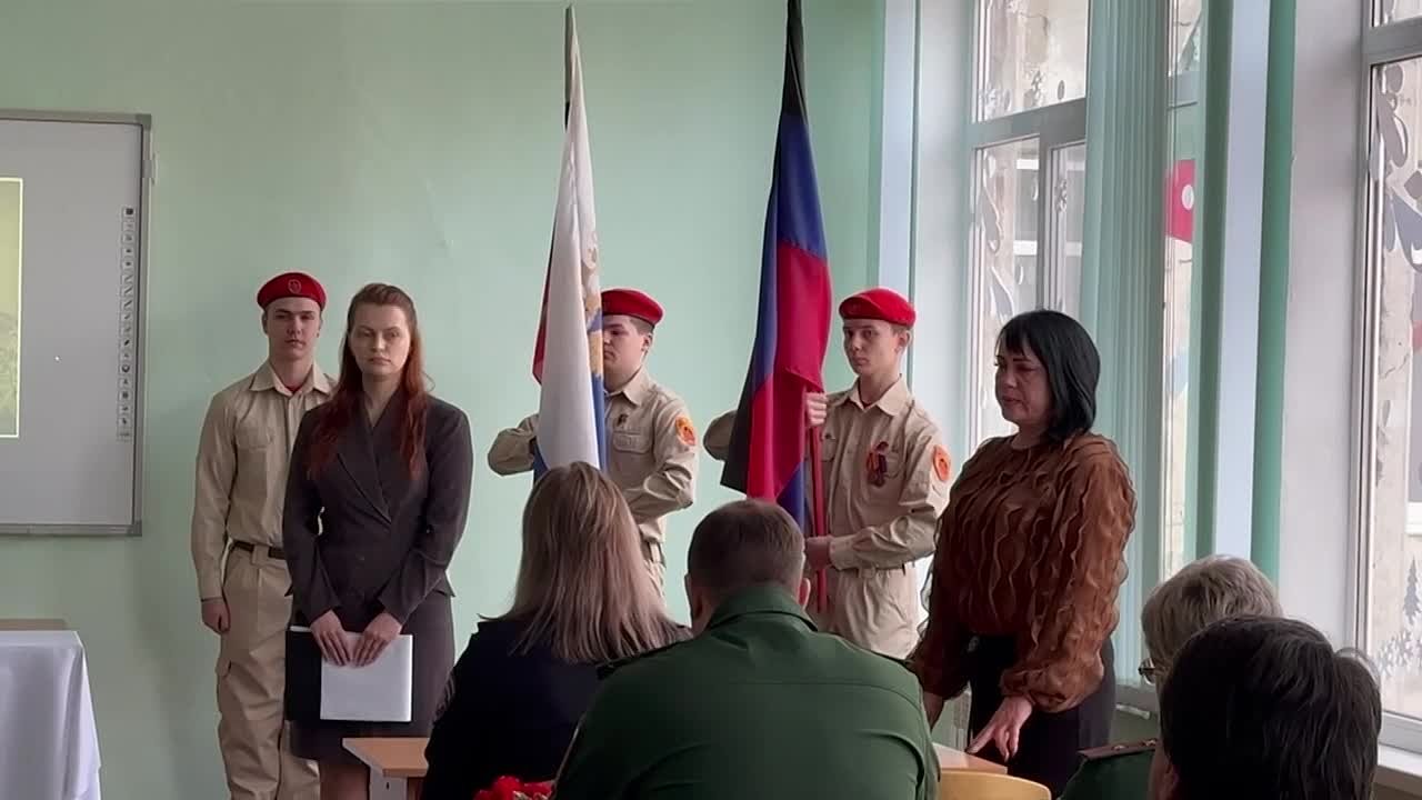 В Горловке открыли «Парту Героя» в честь полицейского Евгения Погуляева