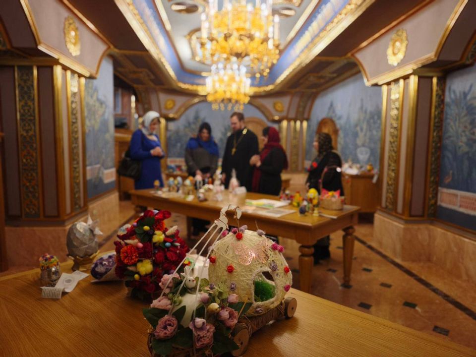 «Шедевры, которые родились вопреки обстрелам»: Работы детей из Горловки отправились в Москву на международный конкурс «Пасхальное яйцо – 2026»