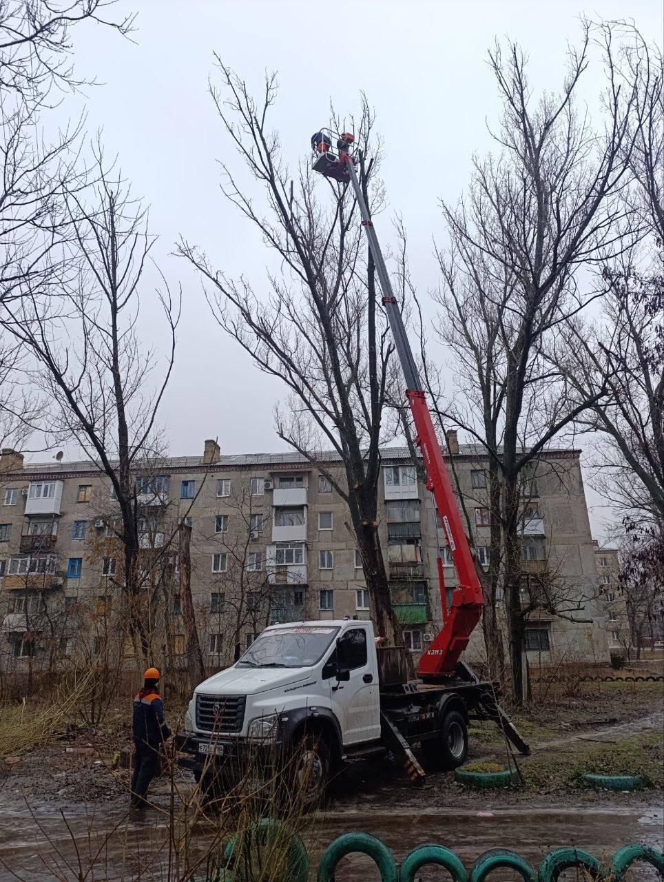 Техника Кузбасса продолжает помогать в благоустройстве Горловки Техника Кузбасса продолжает помогать в благоустройстве Горловки