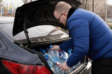 Роман Конев: 3 марта 2026 года депутаты Горловского городского совета от фракции «Единая Россия» – Даниил Карабаев, Александр Кунов, Сергей Медведев и Евгений Прокопович посетили места подвоза воды и осуществили адресный...