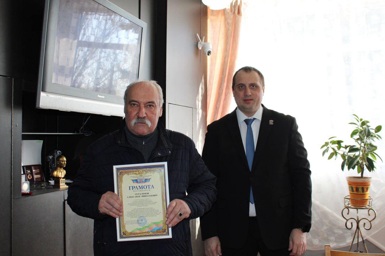 В Горловке поздравили сотрудников трамвайно-троллейбусного управления с профессиональным праздником В Горловке поздравили сотрудников трамвайно-троллейбусного управления с профессиональным праздником