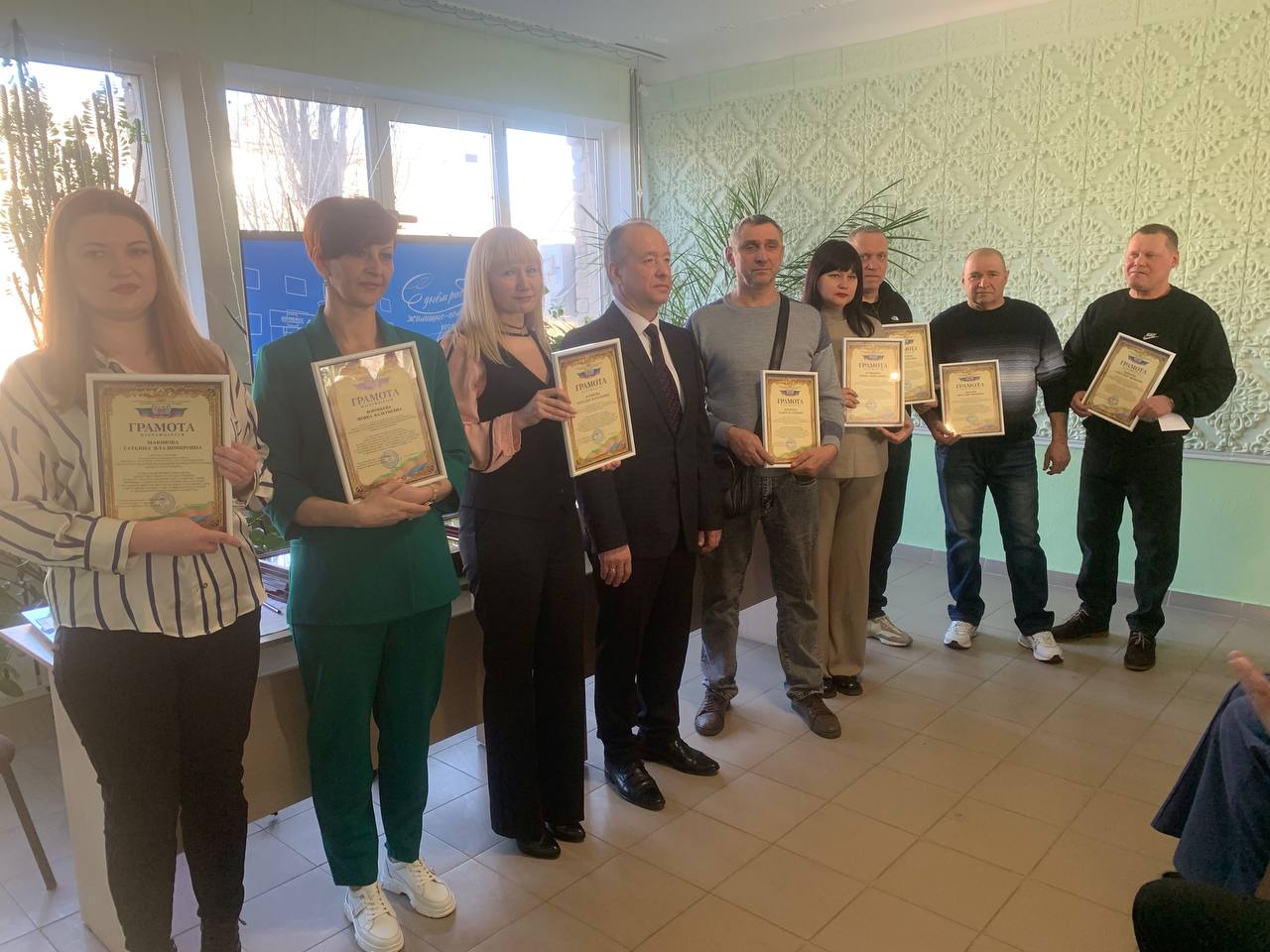 В Горловке поздравили сотрудников коммунальных службы с профессиональным праздником В Горловке поздравили сотрудников коммунальных службы с профессиональным праздником