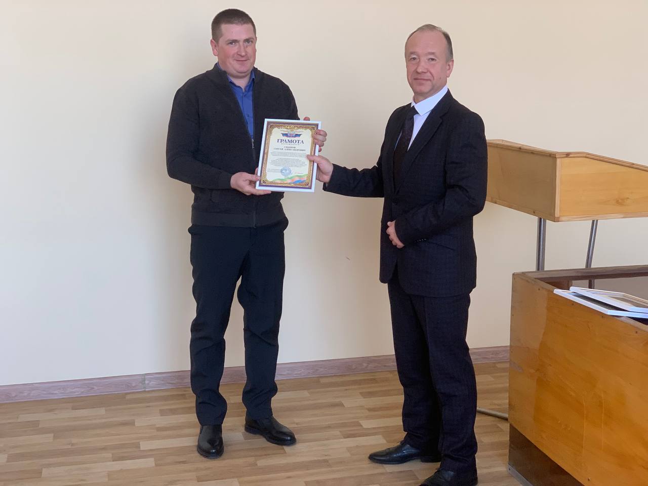 В Горловке поздравили сотрудников коммунальных службы с профессиональным праздником В Горловке поздравили сотрудников коммунальных службы с профессиональным праздником