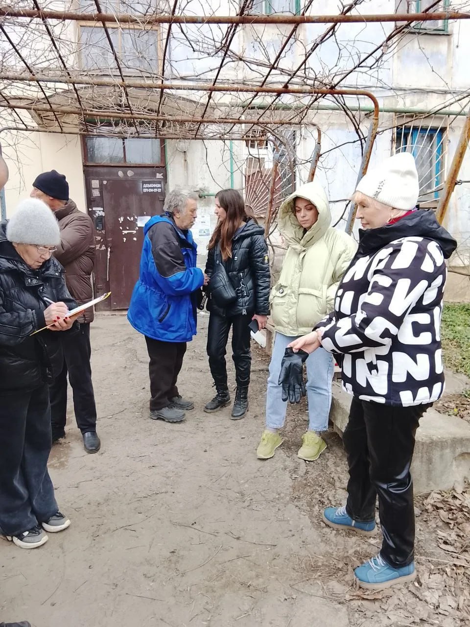 Роман Конев: В Горловке, в Центрально-Городском районе, состоялись встречи с жителями в рамках проекта «Управдом» от «Единой России» Роман Конев: В Горловке, в Центрально-Городском районе, состоялись встречи с жителями в рамках проекта «Управдом» от «Единой России»