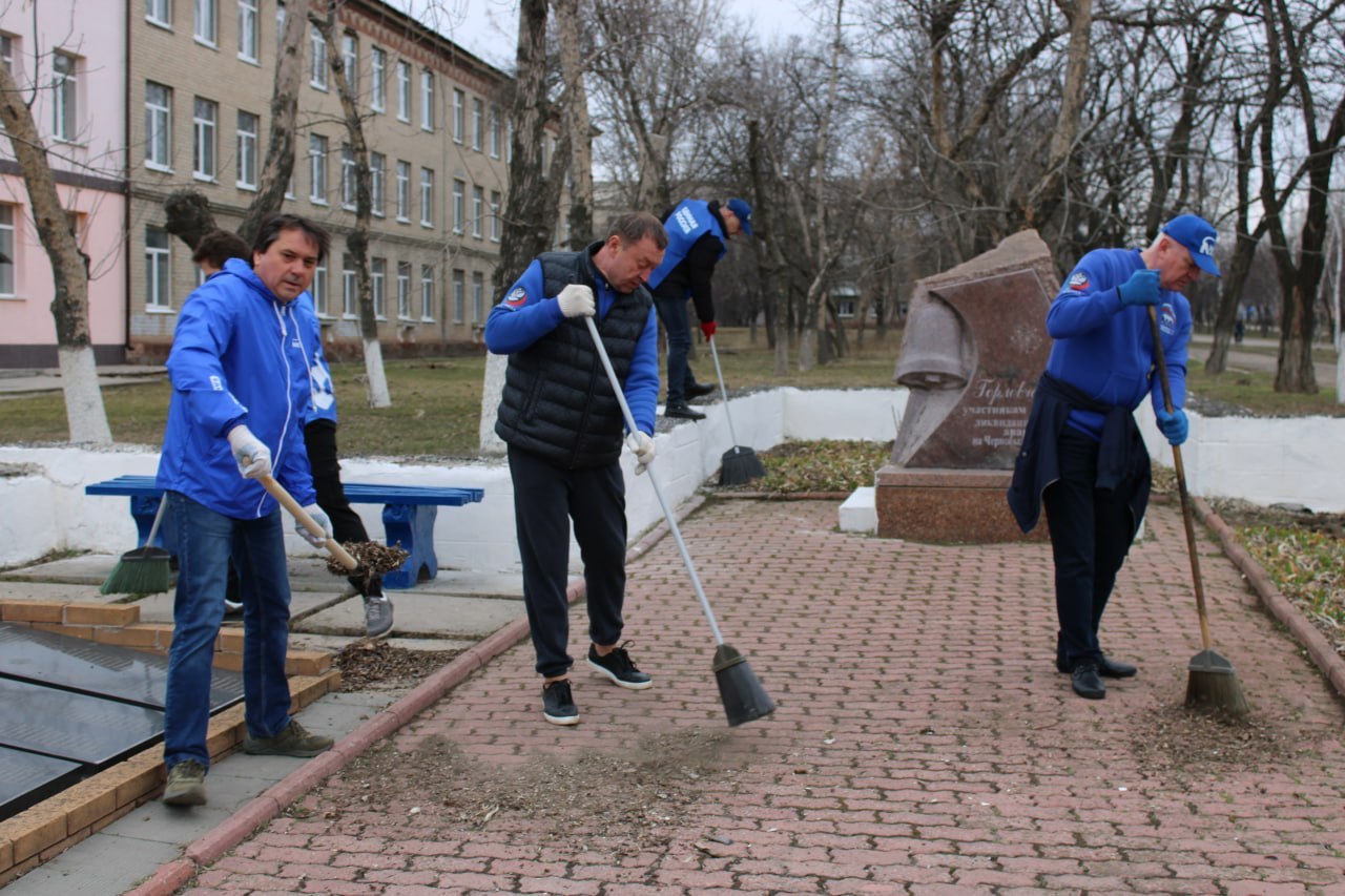 Сегодня, 21 марта 2026 года, депутаты Горловского городского совета и работники Аппарата Горловского городского совета Донецкой Народной Республики приняли участие в первом весеннем субботнике Сегодня, 21 марта 2026 года, депутаты Горловского городского совета и работники Аппарата Горловского городского совета Донецкой Народной Республики приняли участие в первом весеннем субботнике