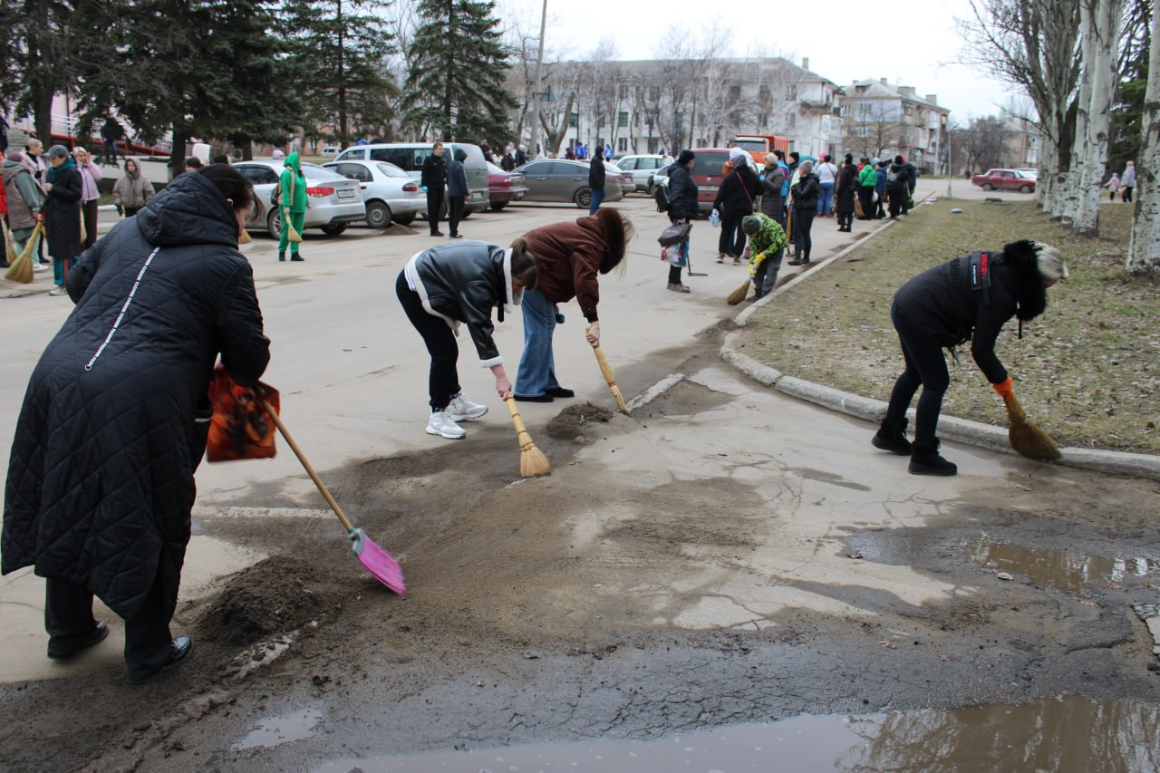 В Горловке проведен субботник В Горловке проведен субботник