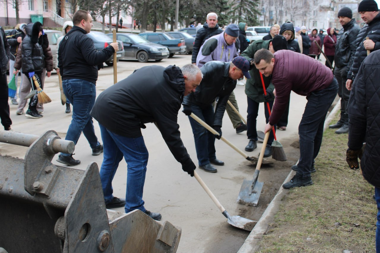В Горловке проведен субботник В Горловке проведен субботник