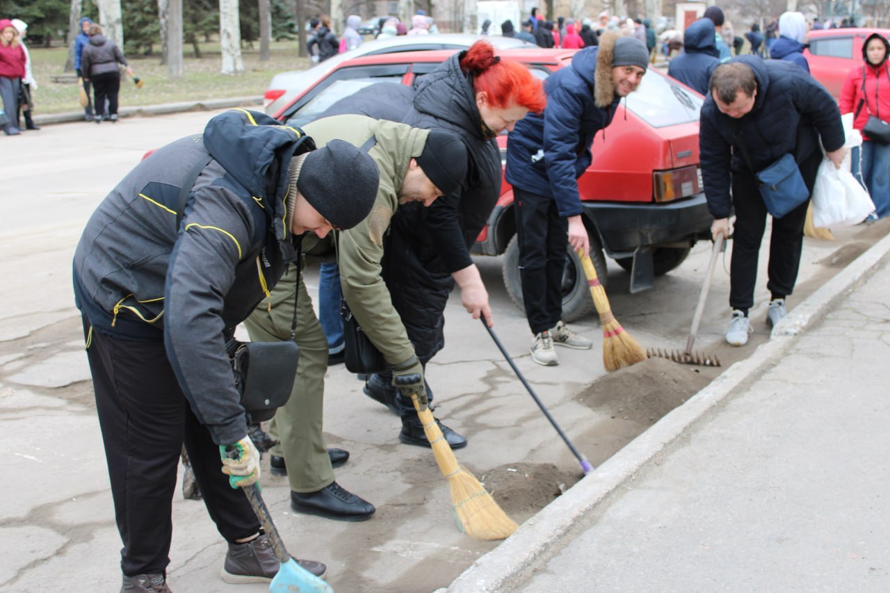 В Горловке проведен субботник В Горловке проведен субботник