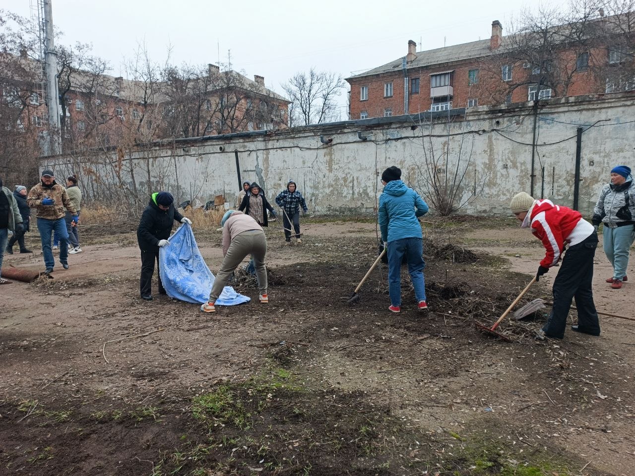 В Центрально-Городском районе Горловки состоялся субботник В Центрально-Городском районе Горловки состоялся субботник
