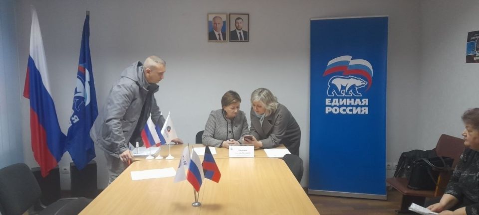 Роман Конев: 26 марта 2026 года депутаты Горловского городского совета от фракции «Единая Россия» – Светлана Евсеенко, Нелля Якуненко провели встречи с жителями города Роман Конев: 26 марта 2026 года депутаты Горловского городского совета от фракции «Единая Россия» – Светлана Евсеенко, Нелля Якуненко провели встречи с жителями города