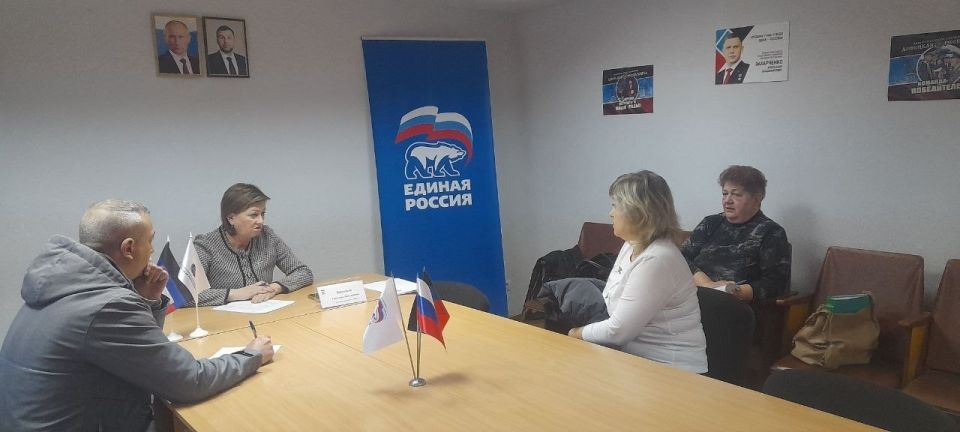Роман Конев: 26 марта 2026 года депутаты Горловского городского совета от фракции «Единая Россия» – Светлана Евсеенко, Нелля Якуненко провели встречи с жителями города Роман Конев: 26 марта 2026 года депутаты Горловского городского совета от фракции «Единая Россия» – Светлана Евсеенко, Нелля Якуненко провели встречи с жителями города