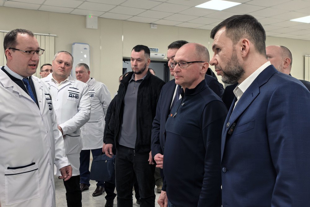 Иван Приходько: Глава Донецкой Народной Республики Денис Владимирович Пушилин с первым заместителем Руководителя Администрации Президента РФ Сергеем Кириенко и главным онкологом страны Андреем Каприным осмотрели возведенный... Иван Приходько: Глава Донецкой Народной Республики Денис Владимирович Пушилин с первым заместителем Руководителя Администрации Президента РФ Сергеем Кириенко и главным онкологом страны Андреем Каприным осмотрели возведенный...