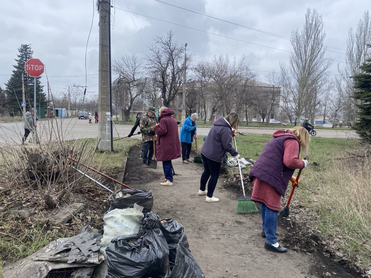 Иван Приходько: В Калининском районе Горловки продолжается двухмесячник по благоустройству общественных территорий Иван Приходько: В Калининском районе Горловки продолжается двухмесячник по благоустройству общественных территорий