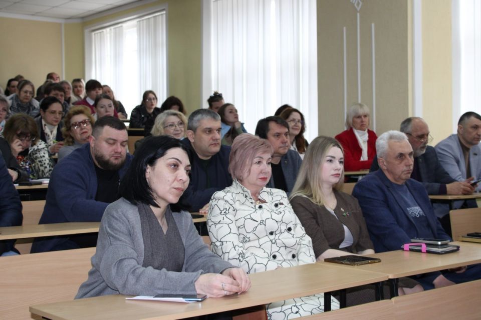 Иван Приходько: Алексей Муратов провел встречу с активистами Горловского отделения партии «Единая Россия» Иван Приходько: Алексей Муратов провел встречу с активистами Горловского отделения партии «Единая Россия»