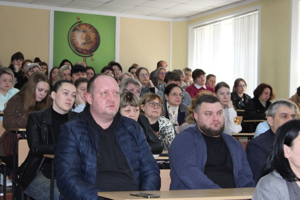 Иван Приходько: Алексей Муратов провел встречу с активистами Горловского отделения партии «Единая Россия» Иван Приходько: Алексей Муратов провел встречу с активистами Горловского отделения партии «Единая Россия»