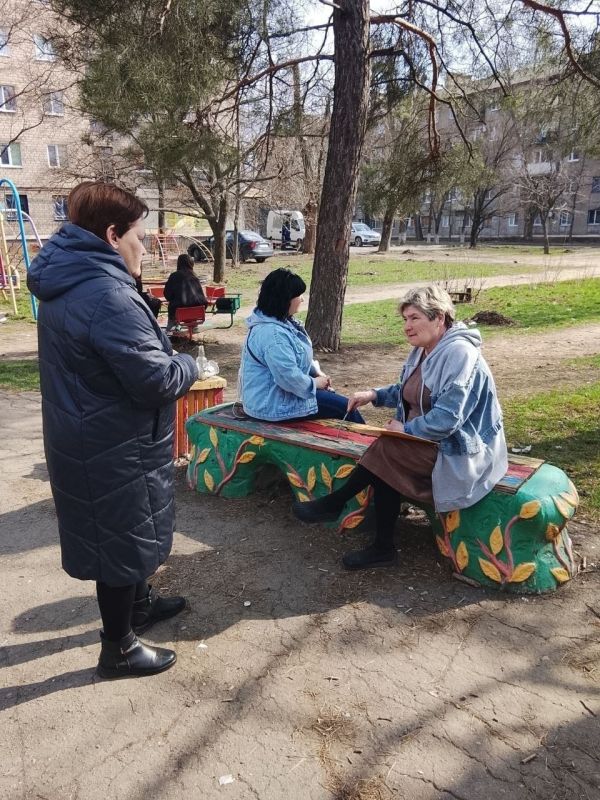 Роман Конев: В рамках плановой работы по взаимодействию с населением, представители Управы и сотрудники Единого регионального фонда управления многоквартирными домами Донецкой Народной Республики провели серию встреч с... Роман Конев: В рамках плановой работы по взаимодействию с населением, представители Управы и сотрудники Единого регионального фонда управления многоквартирными домами Донецкой Народной Республики провели серию встреч с...