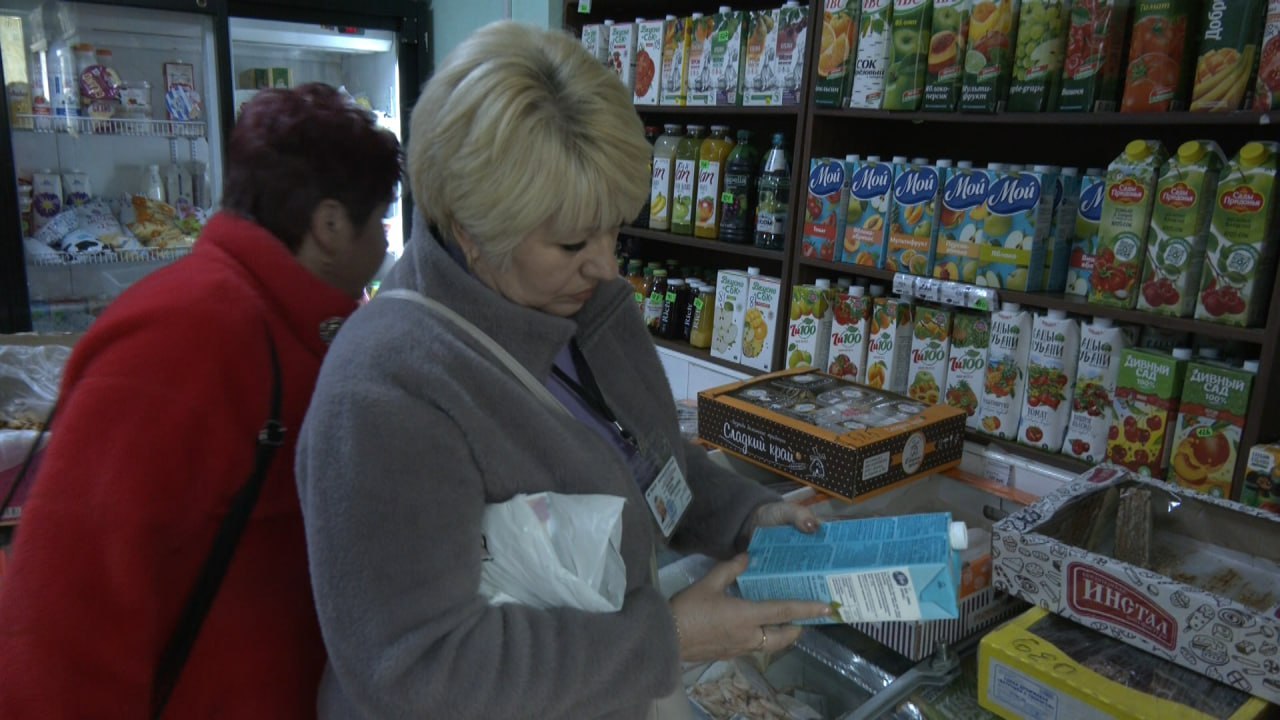 Иван Приходько: Активисты Народного контроля проверили ряд магазинов в Калининском районе Горловки Иван Приходько: Активисты Народного контроля проверили ряд магазинов в Калининском районе Горловки