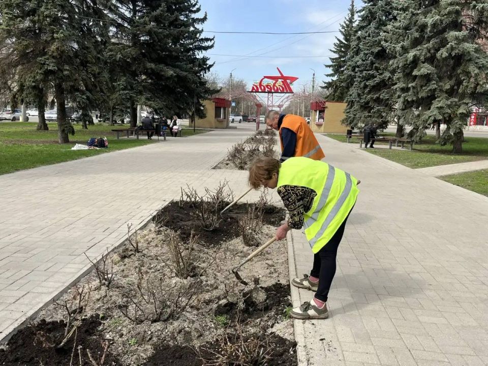 О работах МУП «Простор». Муниципальное унитарное предприятие «Простор» ежедневно выполняет все необходимые работы по содержанию городских улиц О работах МУП «Простор». Муниципальное унитарное предприятие «Простор» ежедневно выполняет все необходимые работы по содержанию городских улиц