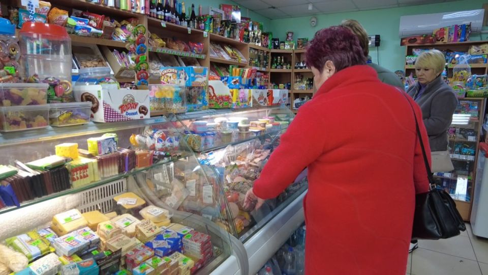 Иван Приходько: Активисты Народного контроля проверили ряд магазинов в Калининском районе Горловки Иван Приходько: Активисты Народного контроля проверили ряд магазинов в Калининском районе Горловки