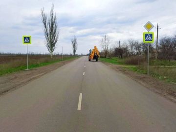 #СОДЕРЖАНИЕ_СВОД за сутки. Автомобилисты, будьте внимательны! На автодороге Павловка - Петровское - /Белгород - Старобельск - Луганск - Донецк - Мариуполь/ установили новые дорожные знаки Также в рамках содержания...