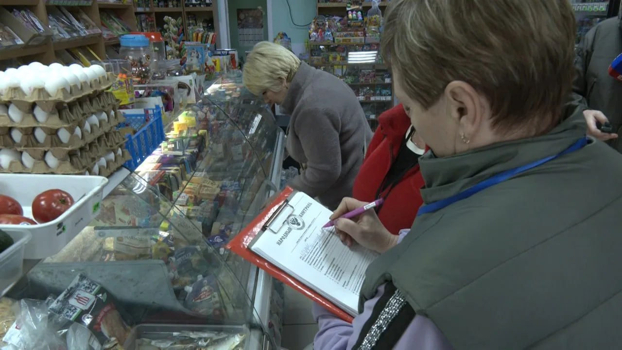 Роман Конев: 3 апреля представители общественной организации «Народный контроль» провели рейд по магазинам Калининского района Горловки Роман Конев: 3 апреля представители общественной организации «Народный контроль» провели рейд по магазинам Калининского района Горловки