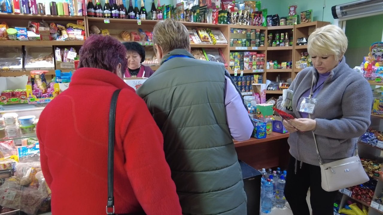 Роман Конев: 3 апреля представители общественной организации «Народный контроль» провели рейд по магазинам Калининского района Горловки Роман Конев: 3 апреля представители общественной организации «Народный контроль» провели рейд по магазинам Калининского района Горловки