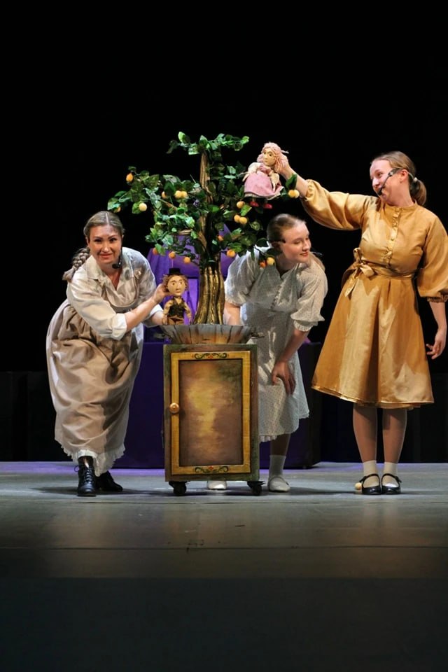 Горловский театр кукол открыл гастрольный тур по Золотому кольцу России премьерой и дебютом молодой артистки Горловский театр кукол открыл гастрольный тур по Золотому кольцу России премьерой и дебютом молодой артистки