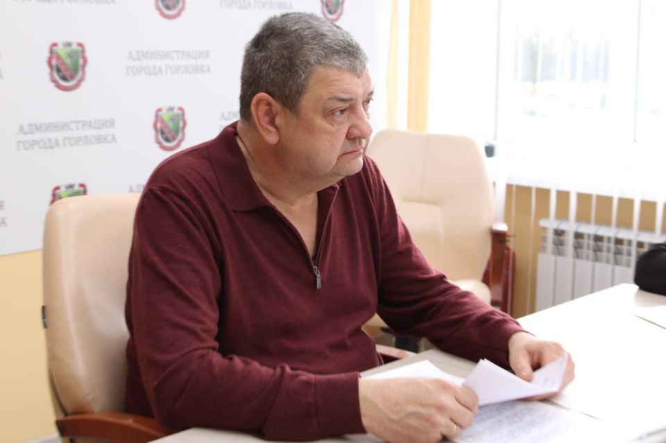 Иван Приходько: Сегодня провел аппаратное совещание администрации городского округа Горловка Донецкой Народной Республики, в котором приняли участие руководители структурных подразделений администрации, представители силовых... Иван Приходько: Сегодня провел аппаратное совещание администрации городского округа Горловка Донецкой Народной Республики, в котором приняли участие руководители структурных подразделений администрации, представители силовых...