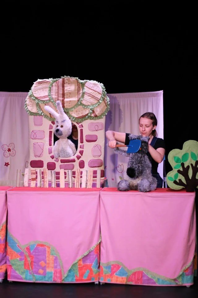 Горловский театр кукол открыл гастрольный тур по Золотому кольцу России премьерой и дебютом молодой артистки Горловский театр кукол открыл гастрольный тур по Золотому кольцу России премьерой и дебютом молодой артистки