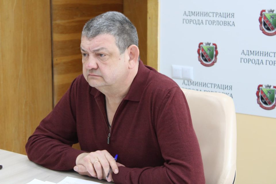Иван Приходько: Сегодня провел аппаратное совещание администрации городского округа Горловка Донецкой Народной Республики, в котором приняли участие руководители структурных подразделений администрации, представители силовых... Иван Приходько: Сегодня провел аппаратное совещание администрации городского округа Горловка Донецкой Народной Республики, в котором приняли участие руководители структурных подразделений администрации, представители силовых...