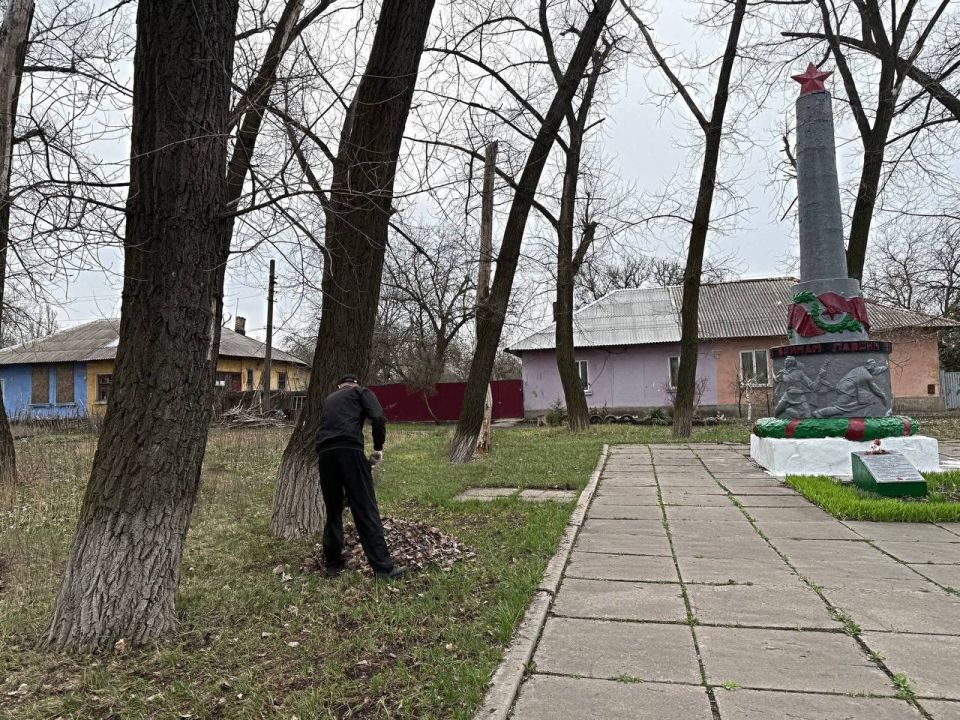 Роман Конев: В рамках партийного проекта «Единой России» «Донбасс — наш дом», курируемого Алексеем Муратовым, в Никитовском районе провели работы по улучшению общественных пространств и санитарной очистке Роман Конев: В рамках партийного проекта «Единой России» «Донбасс — наш дом», курируемого Алексеем Муратовым, в Никитовском районе провели работы по улучшению общественных пространств и санитарной очистке