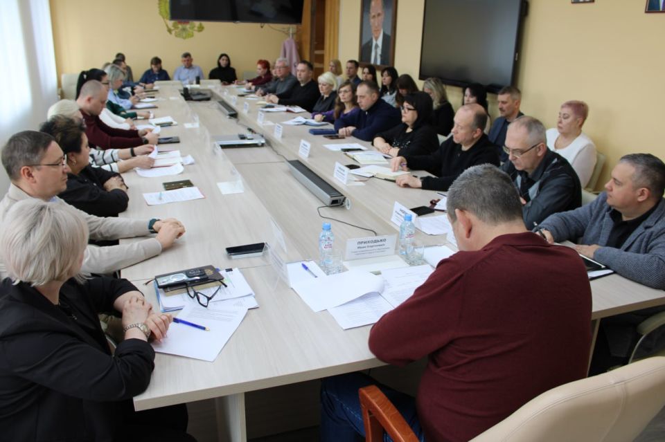 Иван Приходько: Сегодня провел аппаратное совещание администрации городского округа Горловка Донецкой Народной Республики, в котором приняли участие руководители структурных подразделений администрации, представители силовых... Иван Приходько: Сегодня провел аппаратное совещание администрации городского округа Горловка Донецкой Народной Республики, в котором приняли участие руководители структурных подразделений администрации, представители силовых...