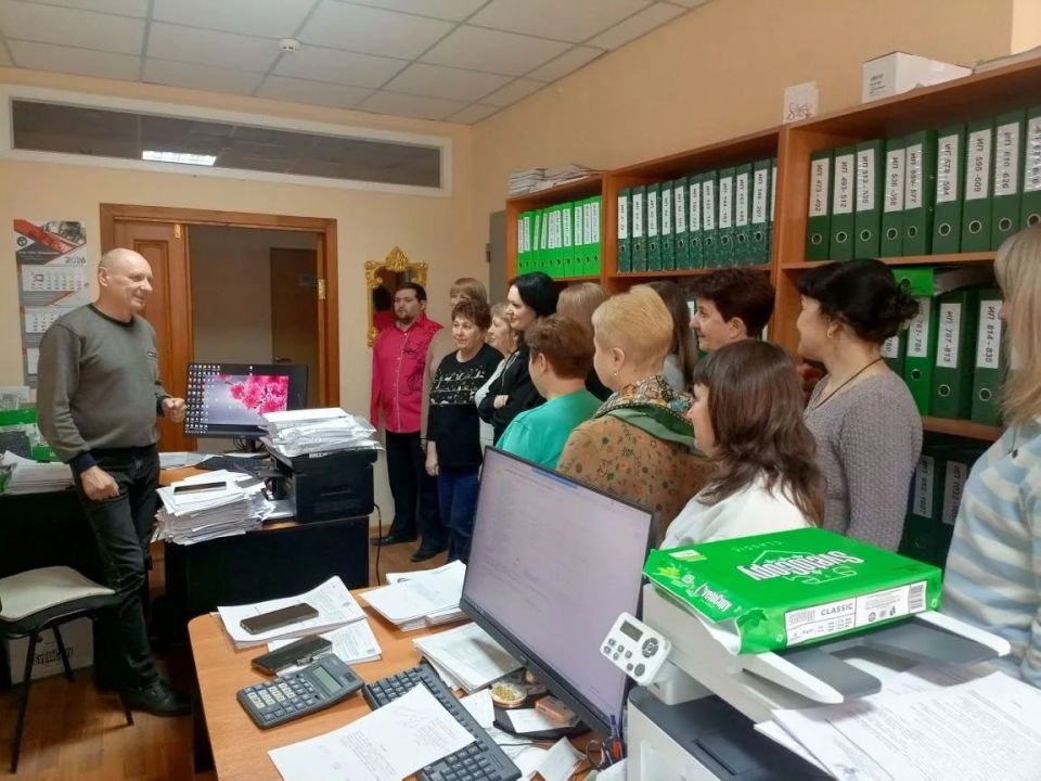 Роман Конев: 8 апреля 2026 года депутаты Горловского городского совета от фракции «Единая Россия» — Наталия Ботвина, Сергей Третьяков, Геннадий Маюров, Игорь Толкачев, Инает Розводова, Сергей Попов и Дмитрий Корона провели... Роман Конев: 8 апреля 2026 года депутаты Горловского городского совета от фракции «Единая Россия» — Наталия Ботвина, Сергей Третьяков, Геннадий Маюров, Игорь Толкачев, Инает Розводова, Сергей Попов и Дмитрий Корона провели...