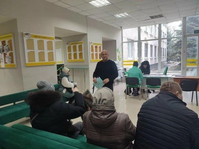 Роман Конев: 8 апреля 2026 года депутаты Горловского городского совета от фракции «Единая Россия» — Наталия Ботвина, Сергей Третьяков, Геннадий Маюров, Игорь Толкачев, Инает Розводова, Сергей Попов и Дмитрий Корона провели... Роман Конев: 8 апреля 2026 года депутаты Горловского городского совета от фракции «Единая Россия» — Наталия Ботвина, Сергей Третьяков, Геннадий Маюров, Игорь Толкачев, Инает Розводова, Сергей Попов и Дмитрий Корона провели...