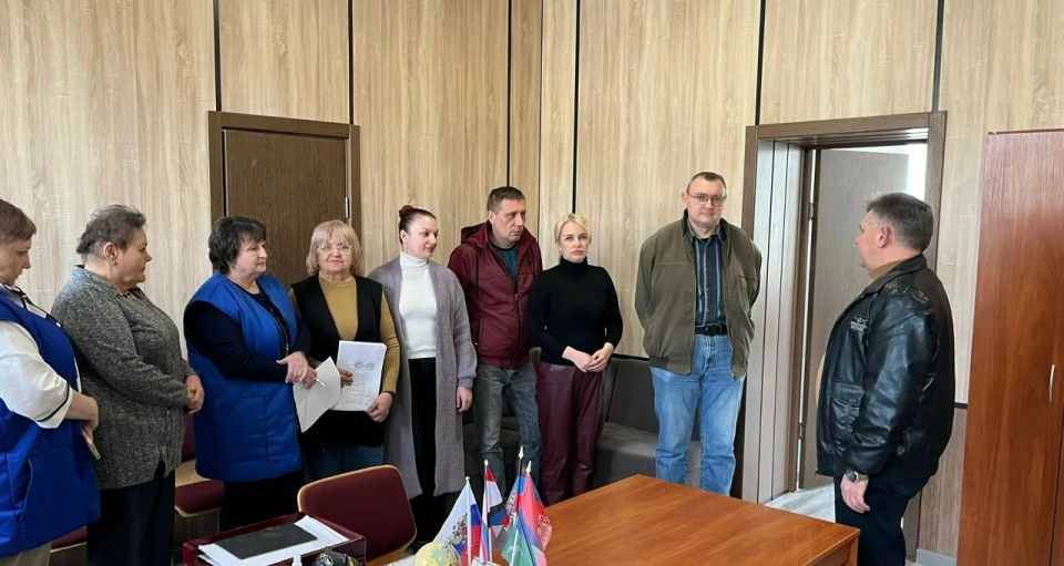 Роман Конев: 8 апреля 2026 года депутаты Горловского городского совета от фракции «Единая Россия» — Наталия Ботвина, Сергей Третьяков, Геннадий Маюров, Игорь Толкачев, Инает Розводова, Сергей Попов и Дмитрий Корона провели... Роман Конев: 8 апреля 2026 года депутаты Горловского городского совета от фракции «Единая Россия» — Наталия Ботвина, Сергей Третьяков, Геннадий Маюров, Игорь Толкачев, Инает Розводова, Сергей Попов и Дмитрий Корона провели...