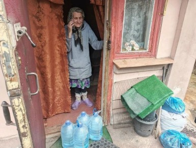 Роман Конев: 9 апреля 2026 года депутат Горловского городского совета от «Единой России» Павел Калфакчиян осуществил адресный подвоз воды одинокой пожилой горловчанке