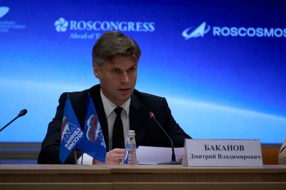 В рамках Недели космоса с Главой Роскосмоса, председателем Совета по инновационному и технологическому развитию Единой России Дмитрием Бакановым провели заседание совета, которое посвящено развитию космической отрасли В рамках Недели космоса с Главой Роскосмоса, председателем Совета по инновационному и технологическому развитию Единой России Дмитрием Бакановым провели заседание совета, которое посвящено развитию космической отрасли