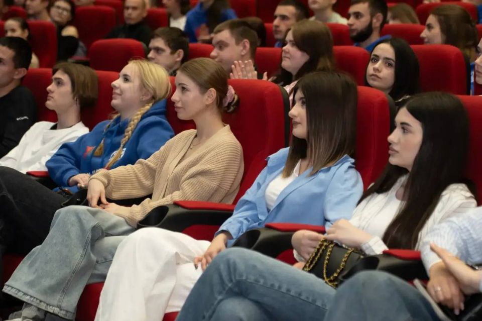ПолитЗавод 2.0 стартовал в Мариупольском государственном университете ПолитЗавод 2.0 стартовал в Мариупольском государственном университете
