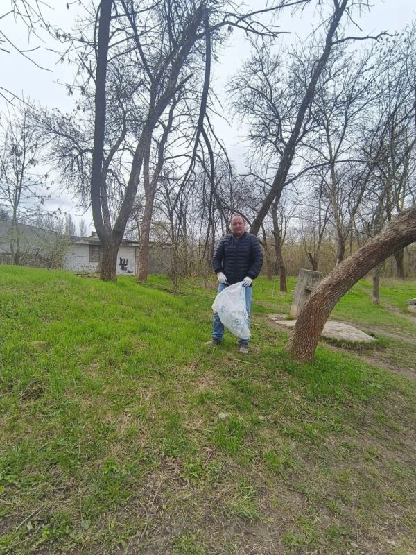 Депутаты Горловского городского совета и работники Аппарата Горловского городского совета приняли участие в общереспубликанском субботнике Депутаты Горловского городского совета и работники Аппарата Горловского городского совета приняли участие в общереспубликанском субботнике